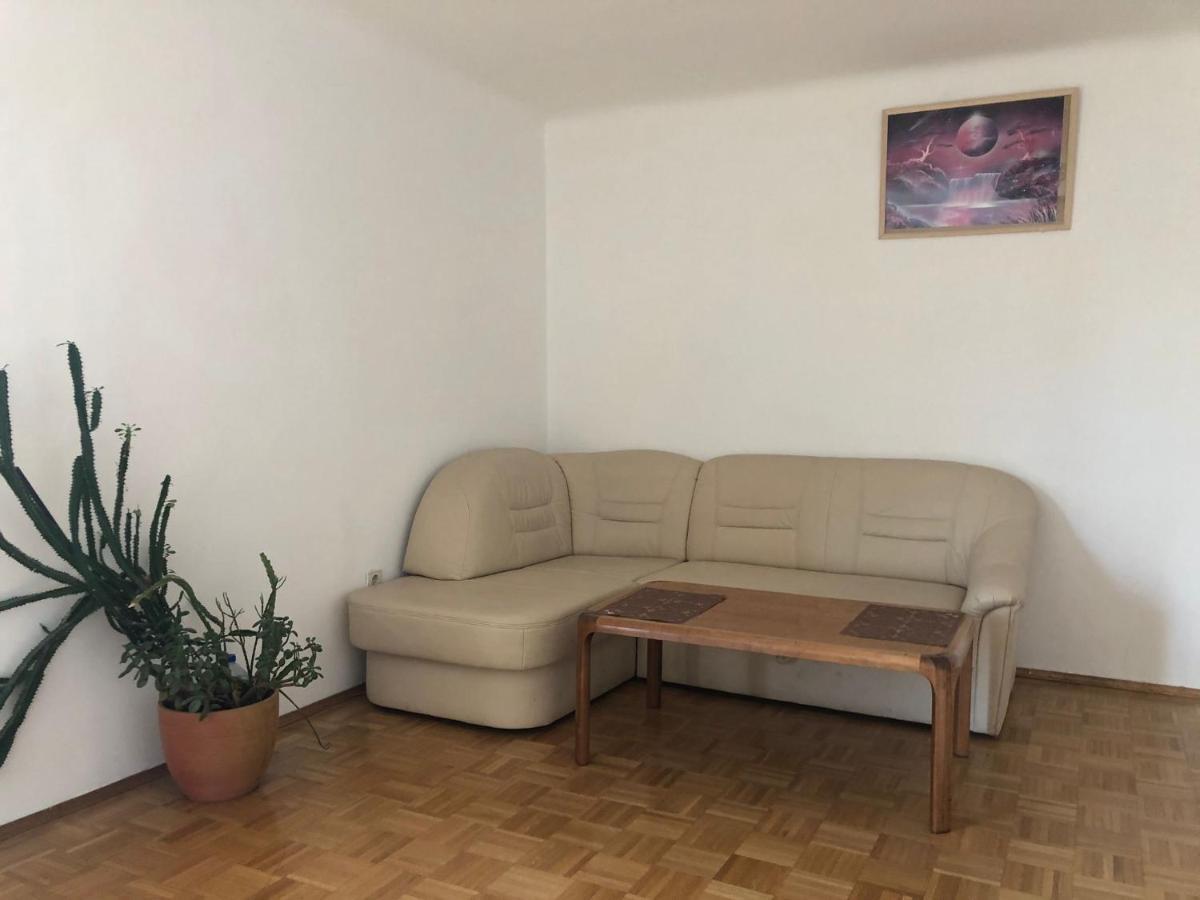 A Private Room In A Shared Apartment Viena Exterior foto